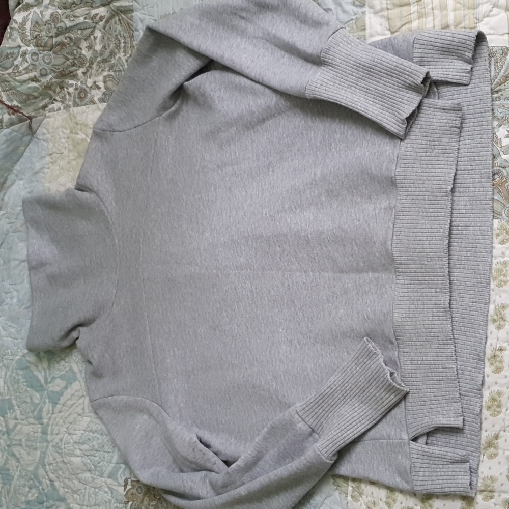 GUC alo funnel neck sweatshirt, size L